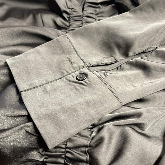 Timing Black Collared Long Sleeves Ruched Front Midsection Top. Size L. P325/A - Picture 7 of 7